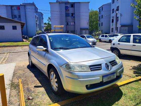 RENAULT MEGANE 1.6 DYNAMIQUE GRAND TOUR 16V FLEX 4P MANUAL RENAULT MEGANE 1.6 DYNAMIQUE GRAND TOUR 16V FLEX 4P MANUAL
